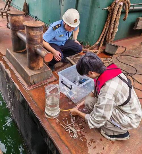 株洲交通执法部门开展船舶水污染物排放检测